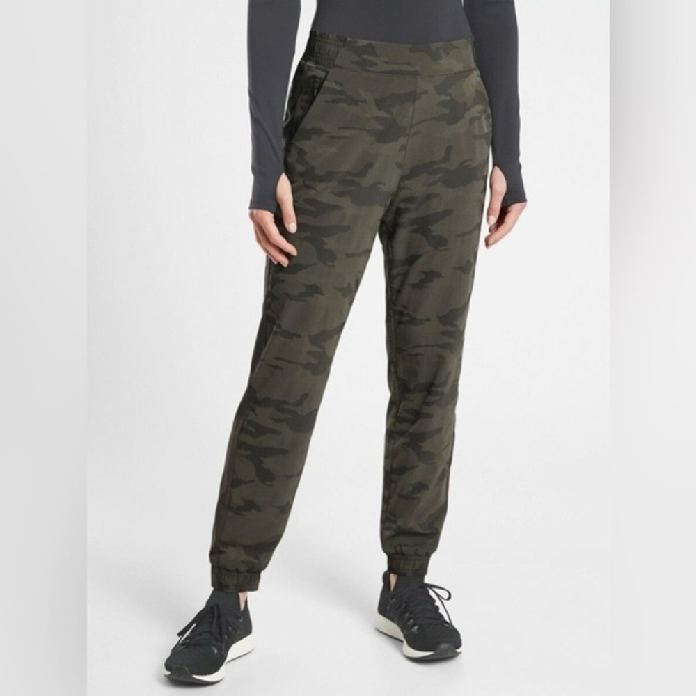 Athleta Brooklyn Textured Lined Jogger, Olive Camo Lux Size 6